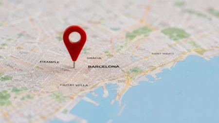Cuánto cuesta un piso en Barcelona en 2026 y cómo elegir un barrio seguro: guía completa por distritos con precios, perfil del vecindario, transporte, seguridad real y recomendaciones por tipo de comprador.